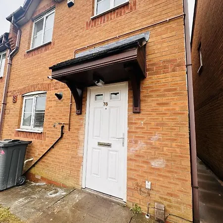 R3 - Private With Kitchenette And Lounge In House - Quinton Birmingham